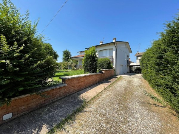 casa indipendente in vendita a Reggiolo in zona Brugneto