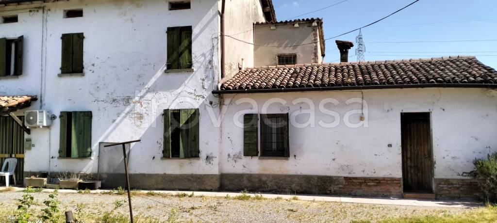 casa indipendente in vendita a Reggiolo