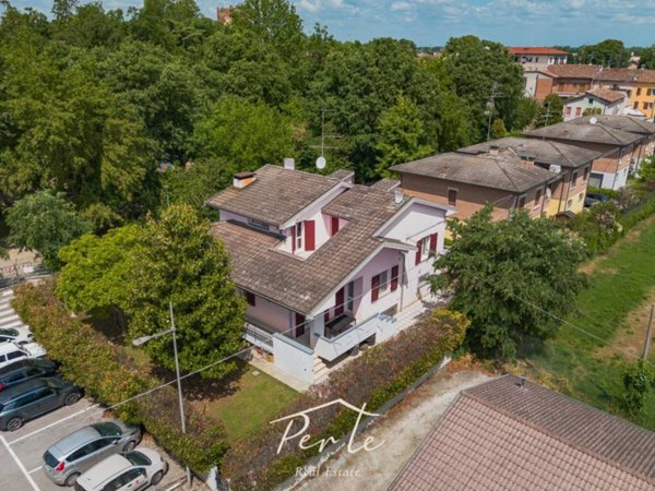 casa indipendente in vendita a Reggiolo