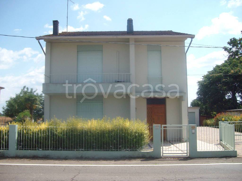 casa indipendente in vendita a Reggiolo in zona Brugneto