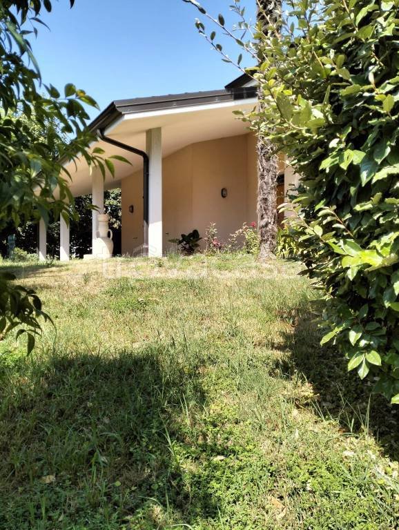 casa indipendente in vendita a Reggiolo