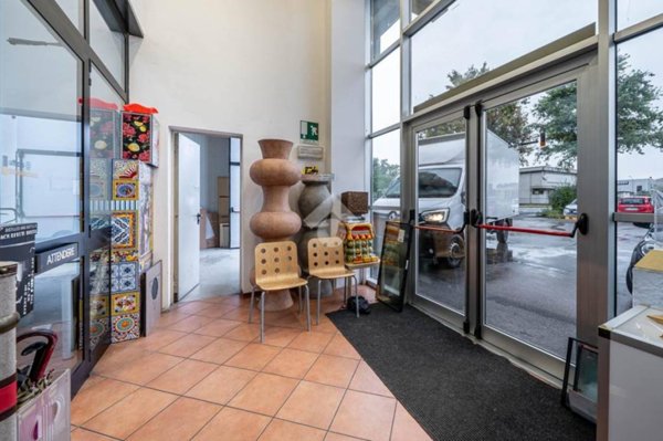 locale commerciale in vendita a Reggiolo