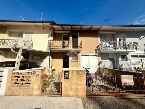 casa indipendente in vendita a Reggiolo