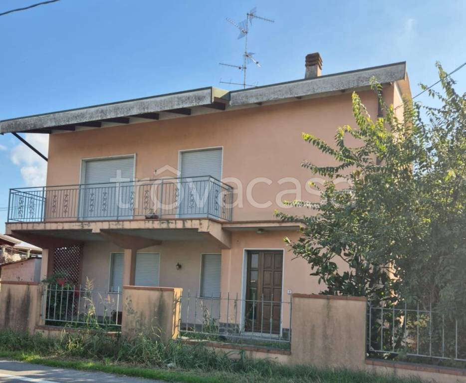 casa indipendente in vendita a Reggiolo