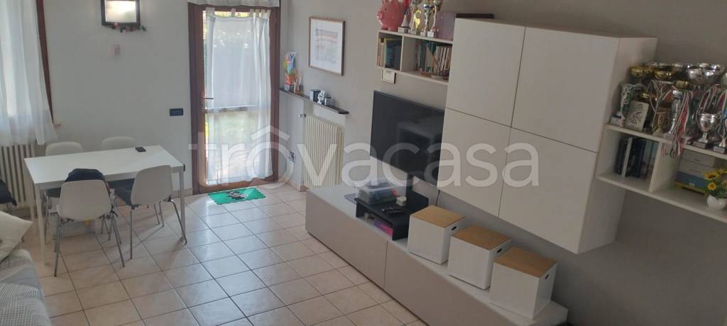 casa indipendente in vendita a Reggiolo in zona Brugneto