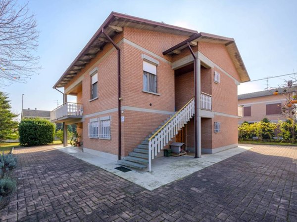 casa indipendente in vendita a Reggiolo