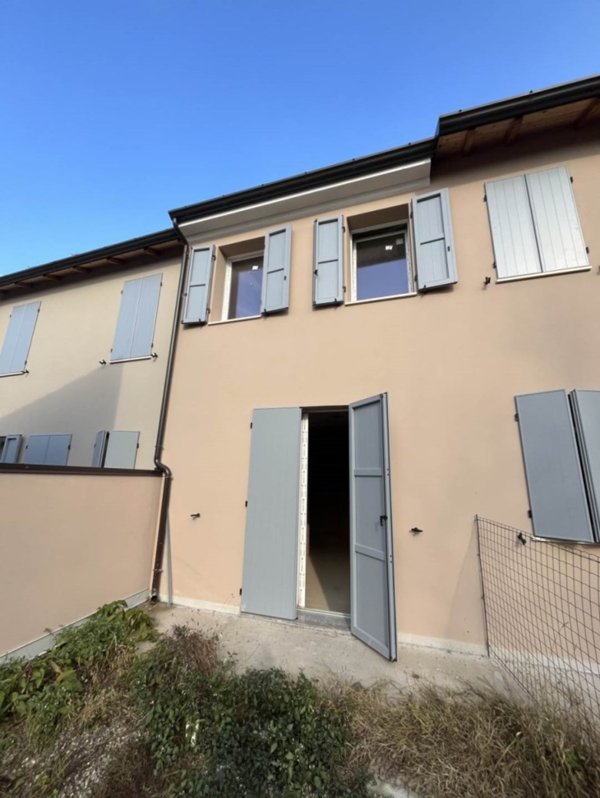 casa indipendente in vendita a Reggiolo
