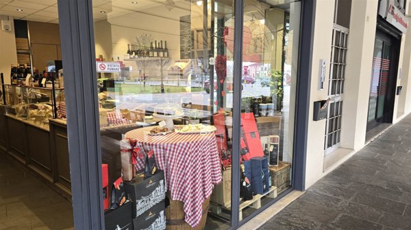 negozio in vendita a Reggiolo