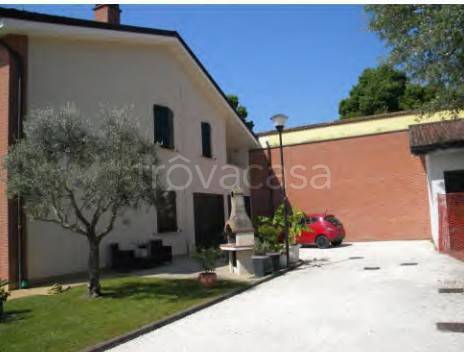 casa indipendente in vendita a Reggiolo