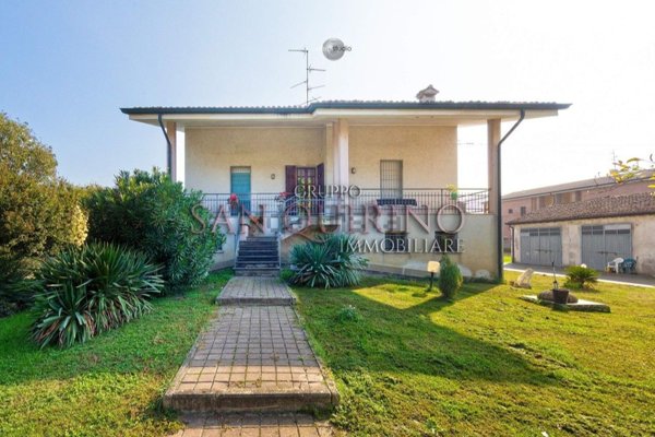 casa indipendente in vendita a Reggiolo