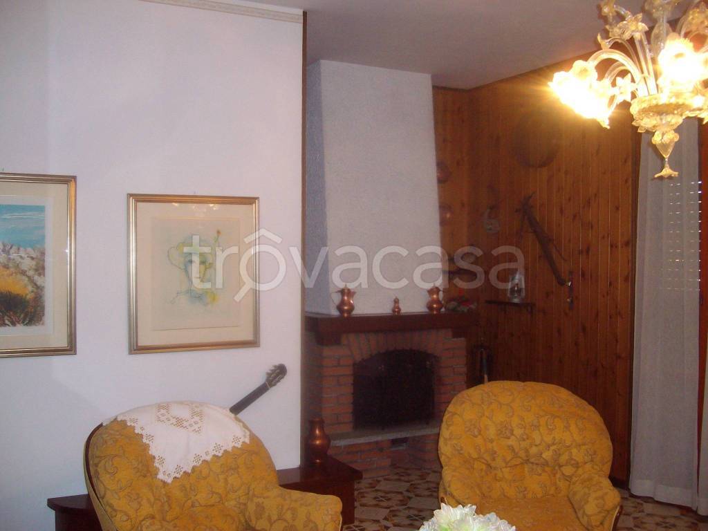 casa indipendente in vendita a Reggiolo