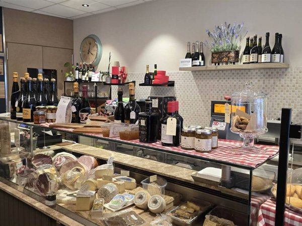 negozio in vendita a Reggiolo