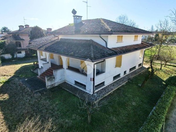 casa indipendente in vendita a Reggiolo