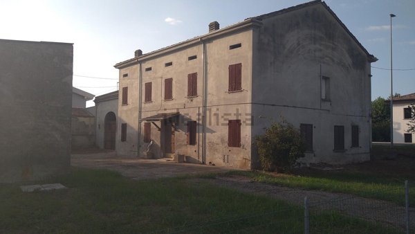 casale in vendita a Reggiolo in zona Brugneto