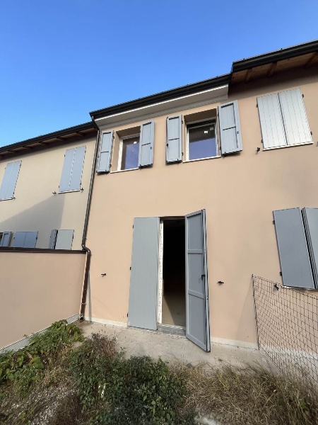 casa indipendente in vendita a Reggiolo