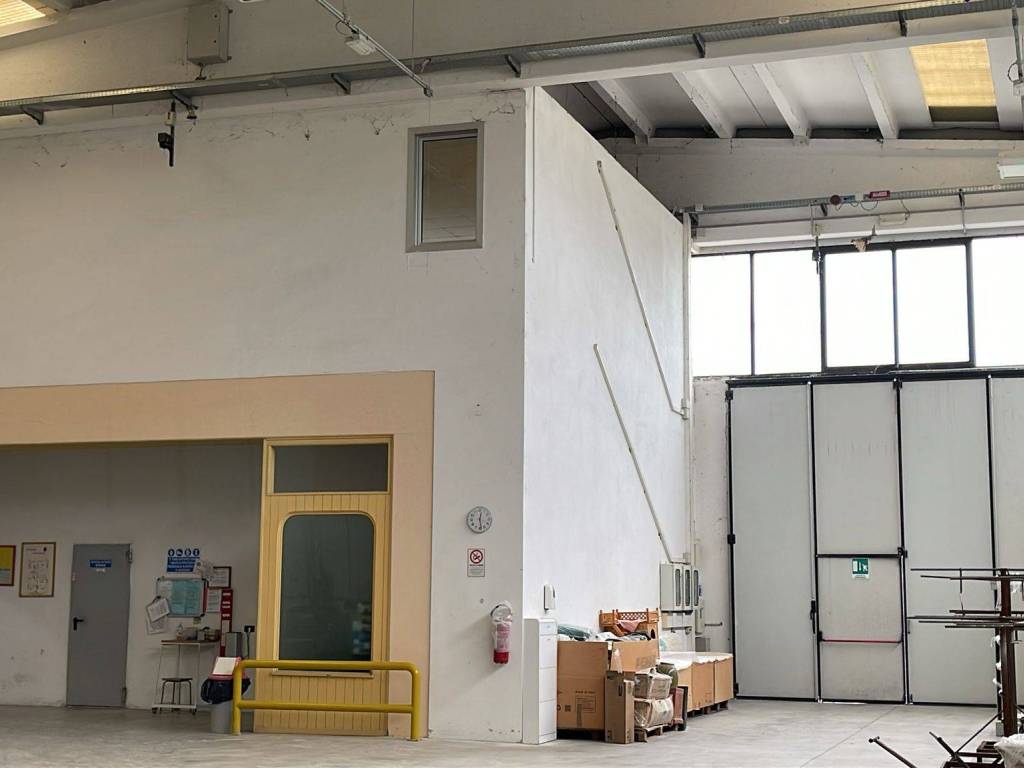 locale commerciale in vendita a Reggiolo