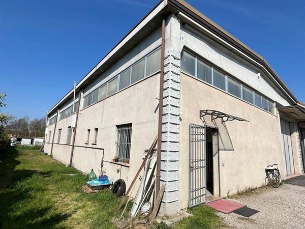 locale commerciale in vendita a Reggiolo