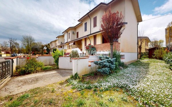 casa indipendente in vendita a Reggiolo