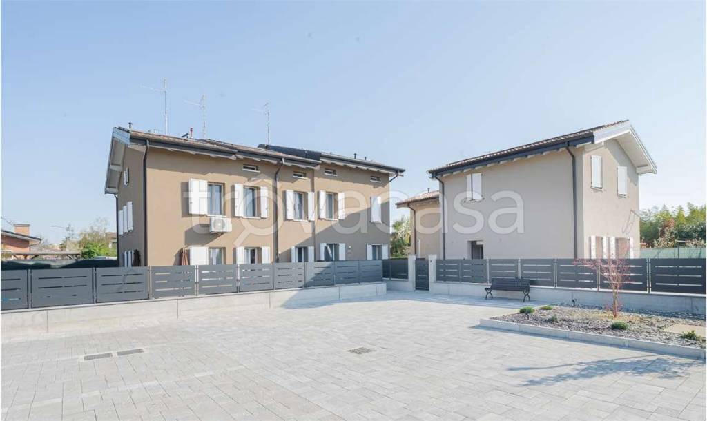 casa indipendente in vendita a Reggiolo