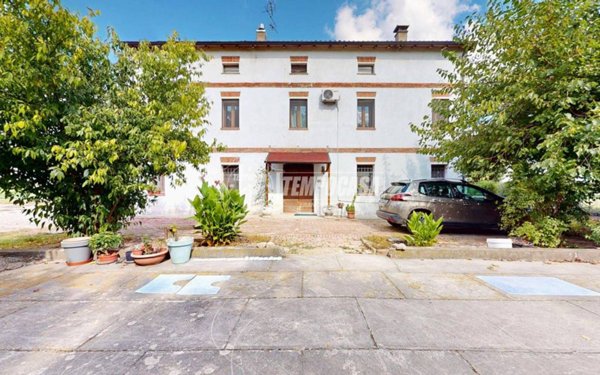 appartamento in vendita a Reggiolo in zona Villanova