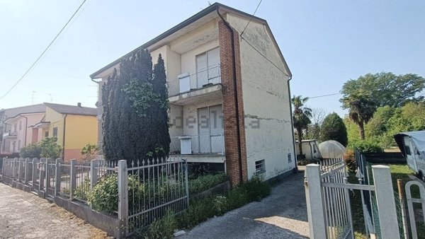 casa indipendente in vendita a Reggiolo