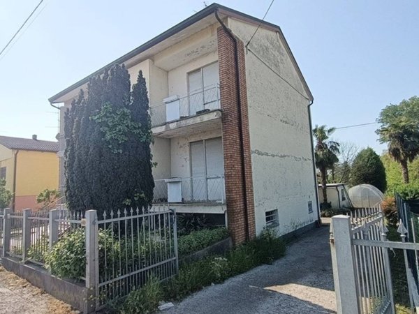 casa indipendente in vendita a Reggiolo