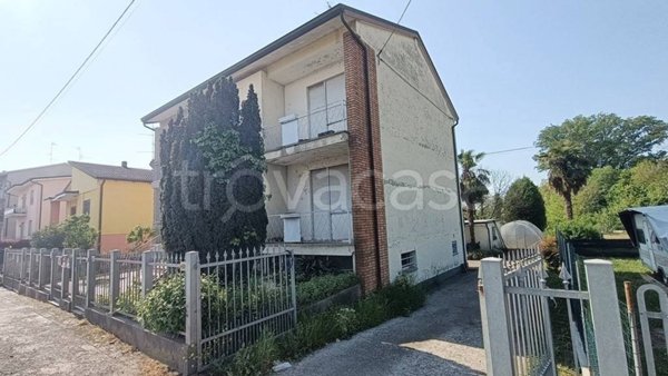 casa indipendente in vendita a Reggiolo