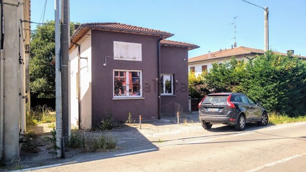casa indipendente in vendita a Reggiolo in zona Brugneto