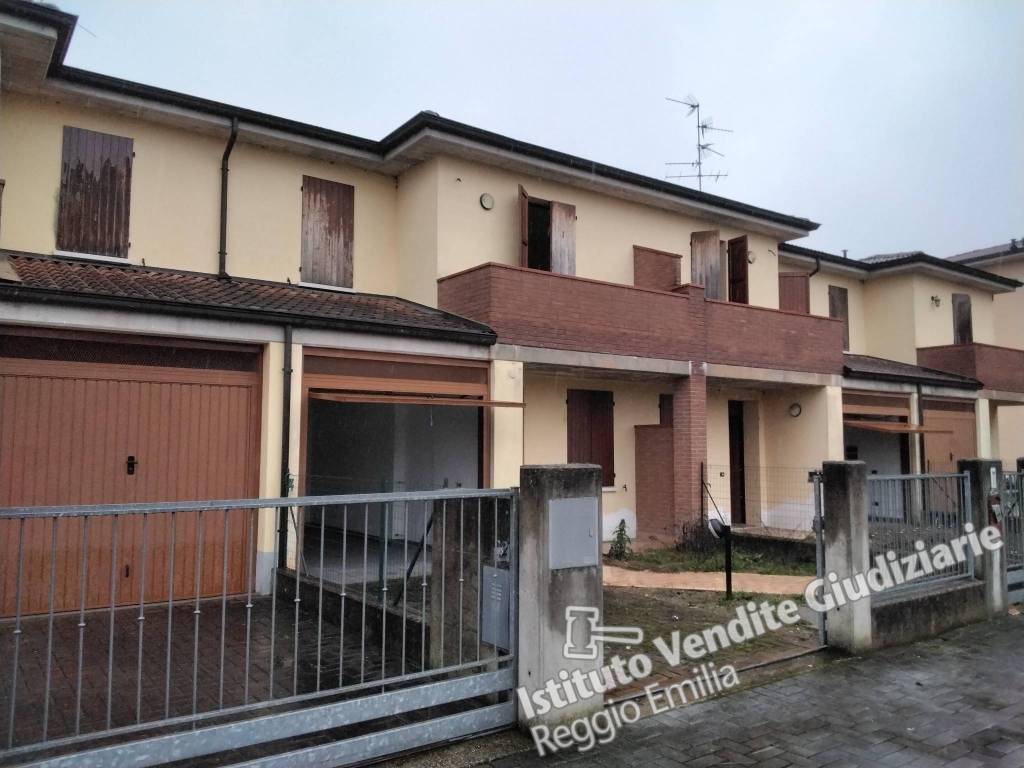 casa indipendente in vendita a Reggiolo in zona Brugneto