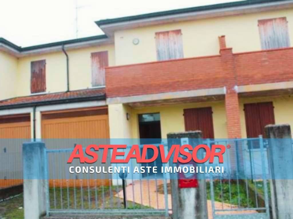 casa indipendente in vendita a Reggiolo in zona Brugneto