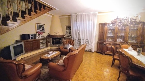 casa indipendente in vendita a Reggiolo in zona Brugneto