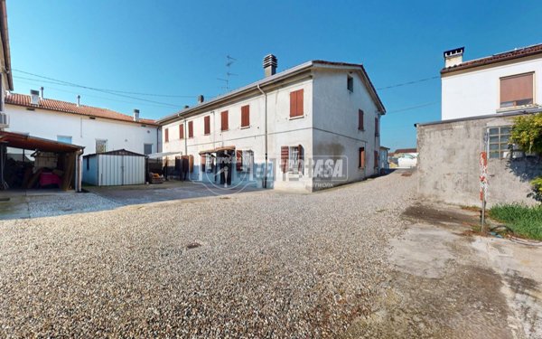 casa indipendente in vendita a Reggiolo in zona Brugneto