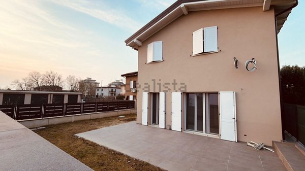 casa indipendente in vendita a Reggiolo