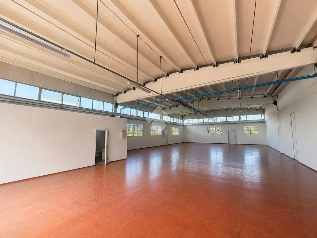 locale commerciale in vendita a Reggiolo