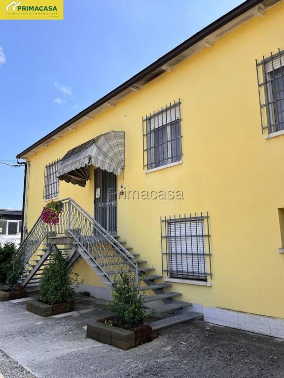 casa indipendente in vendita a Reggiolo