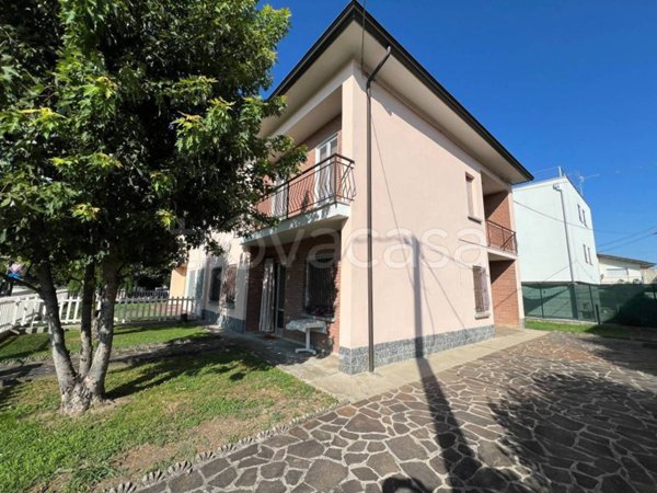 casa indipendente in vendita a Reggiolo