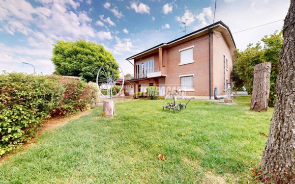 casa indipendente in vendita a Reggiolo in zona Villanova