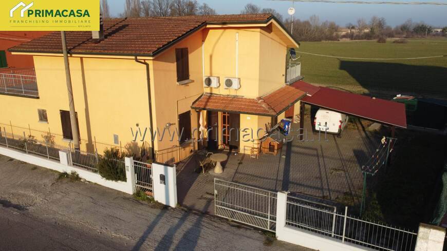 casa indipendente in vendita a Reggio nell'Emilia in zona Gavasseto