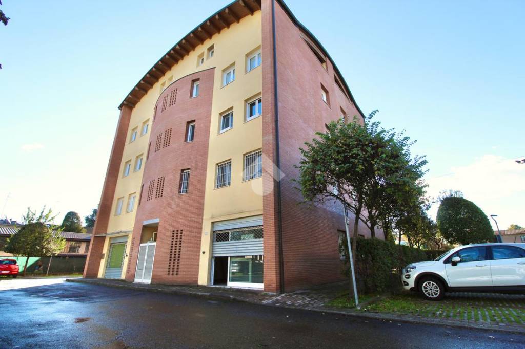 ufficio in vendita a Reggio nell'Emilia in zona Carrozzone