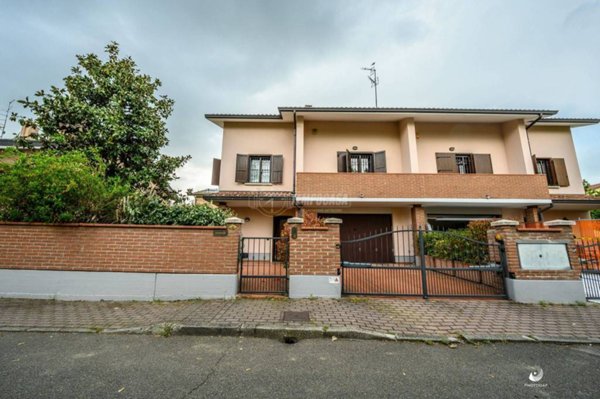 casa indipendente in vendita a Reggio nell'Emilia in zona Roncina