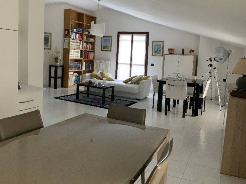 casa indipendente in vendita a Reggio nell'Emilia in zona Baragalla