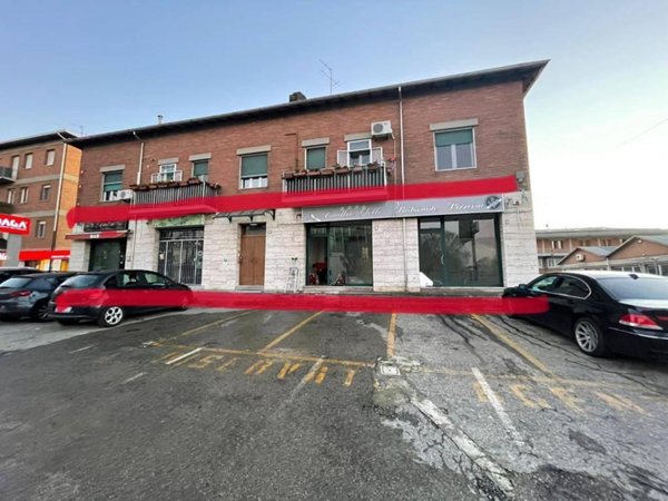 locale commerciale in vendita a Reggio nell'Emilia in zona Città Storica