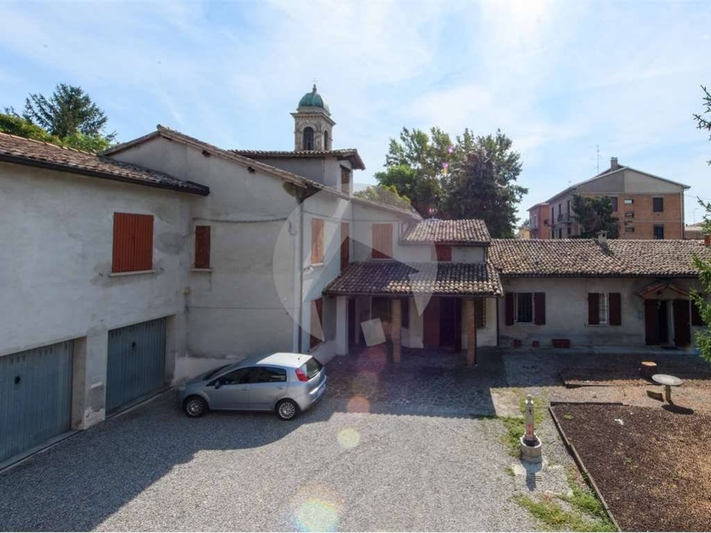 casa indipendente in vendita a Reggio nell'Emilia