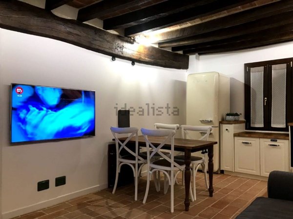 appartamento a Reggio nell'Emilia in zona San Pellegrino / Villa Canali