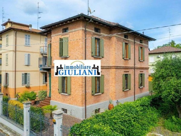 casa indipendente in vendita a Reggio nell'Emilia in zona Carrozzone