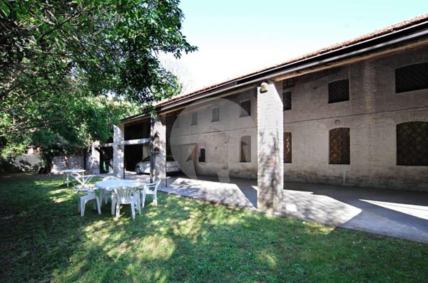 appartamento in vendita a Reggio nell'Emilia in zona Città Storica