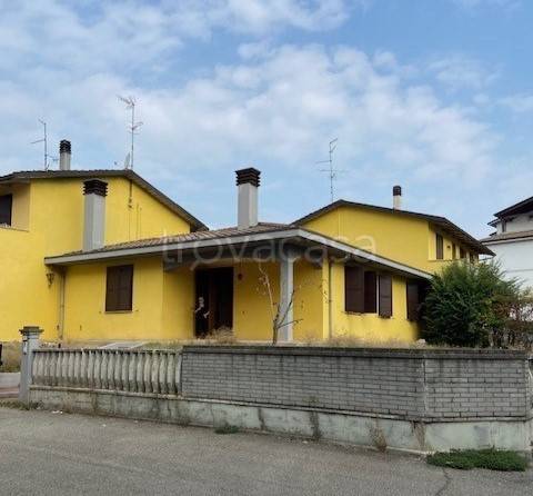 casa indipendente in vendita a Reggio nell'Emilia in zona Roncocesi