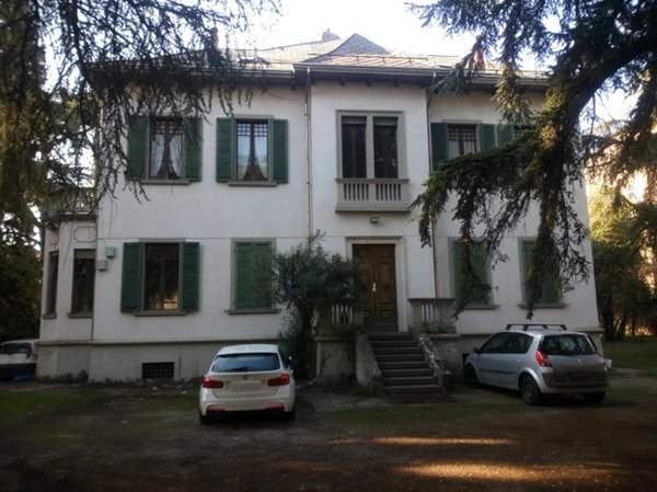 villa in vendita a Reggio nell'Emilia in zona Tribunale