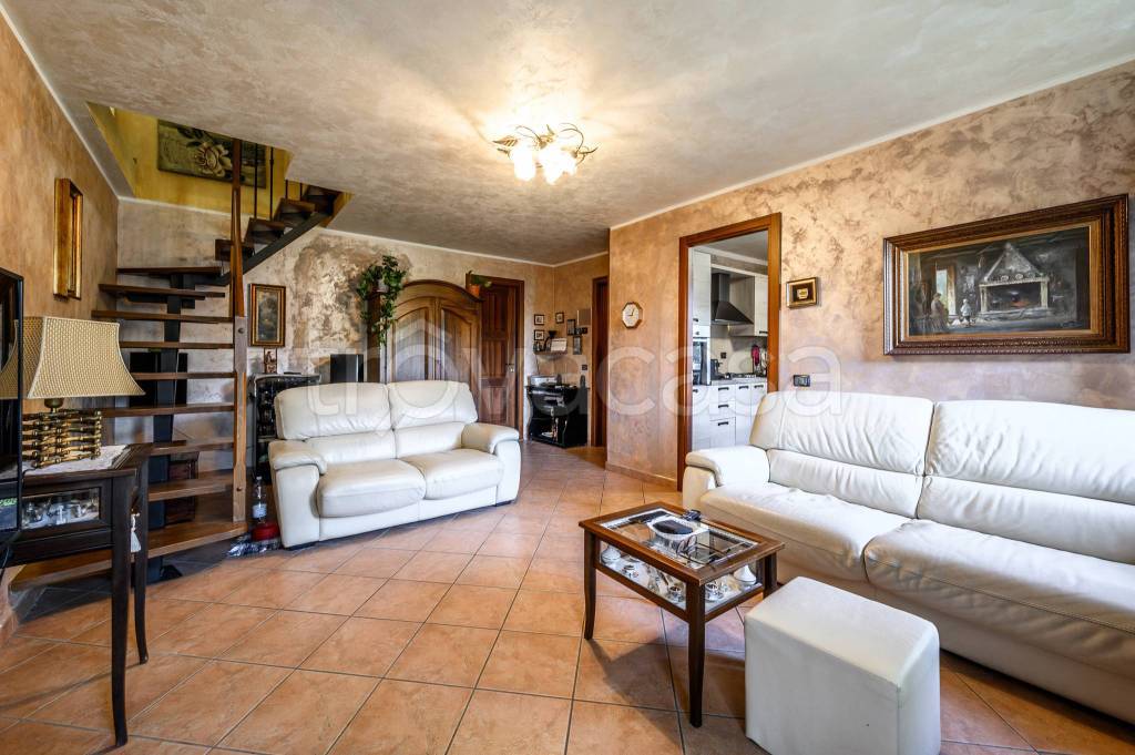 casa indipendente in vendita a Reggio nell'Emilia in zona Marmirolo