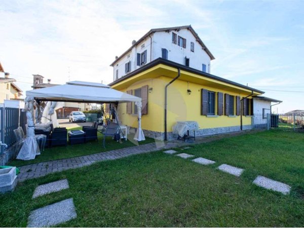 casa indipendente in vendita a Reggio nell'Emilia in zona Cella